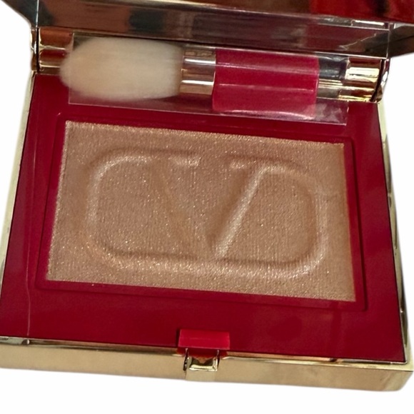 Valentino Gold Compact With Highlighter Put A Spike In It - Eyes To Cheek NIB - Picture 3 of 9